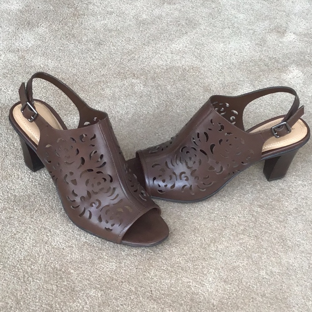 Tahari Slingback Heels Size 6.5 in Walnut